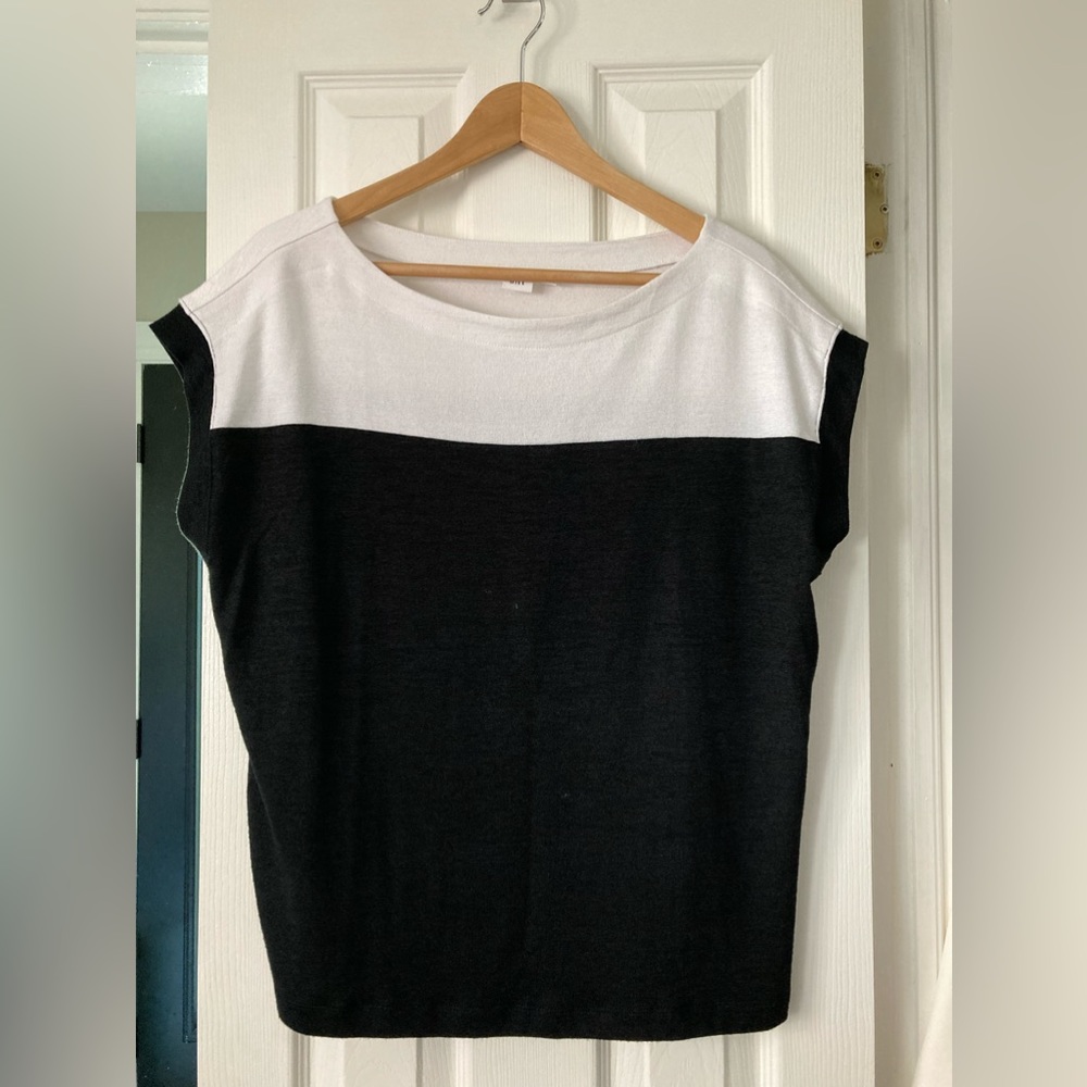 The Gap Soft Spun shirt. Excellent condition. Size M